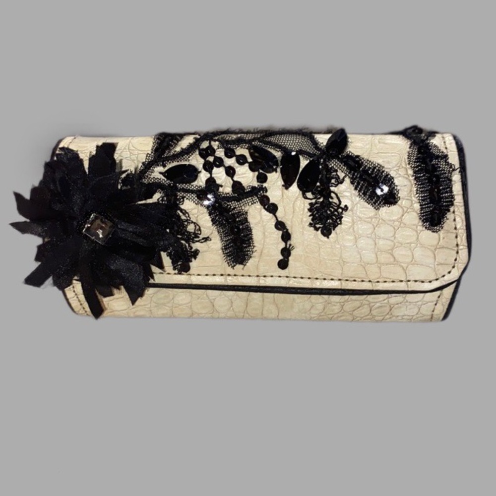 Mary Frances Crossbody/Clutch Cream/Black